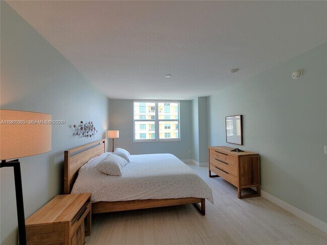 Building Photo - 700 E Boynton Beach Blvd