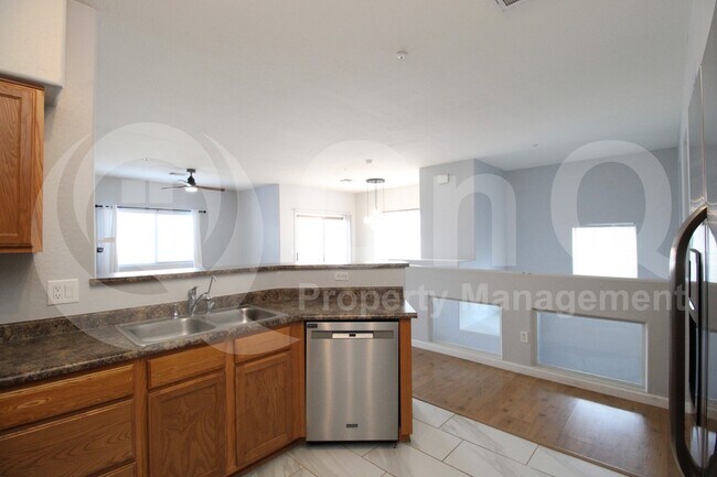 Building Photo - 525 N Miller Rd