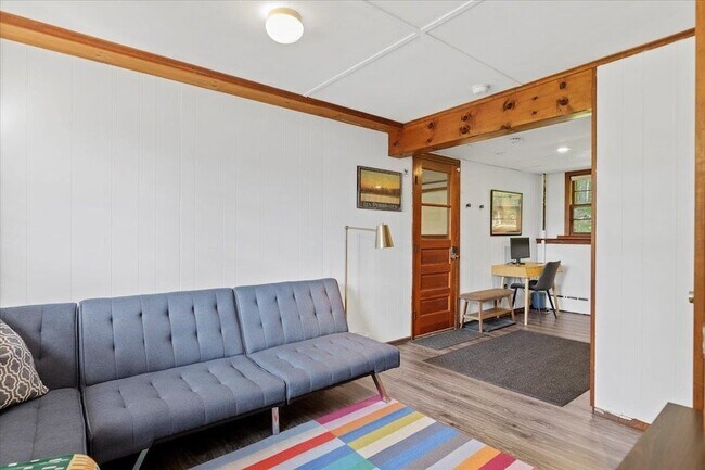 Building Photo - 275 Hillvale Rd