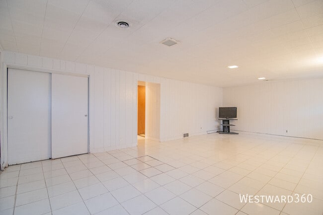 Building Photo - 2631 W 84th Pl