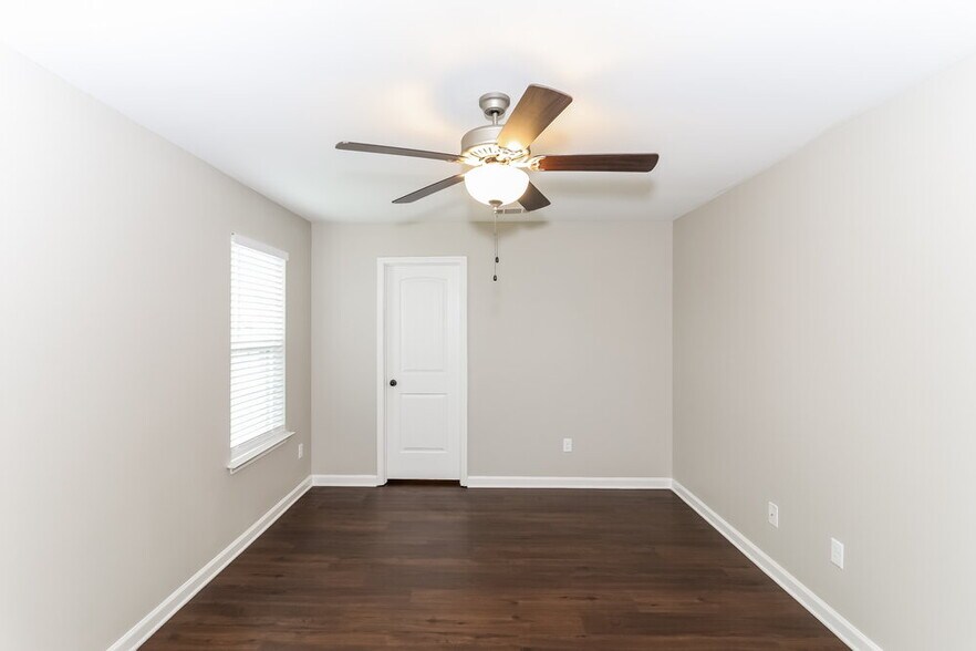 Building Photo - 6164 Humphreys Dr