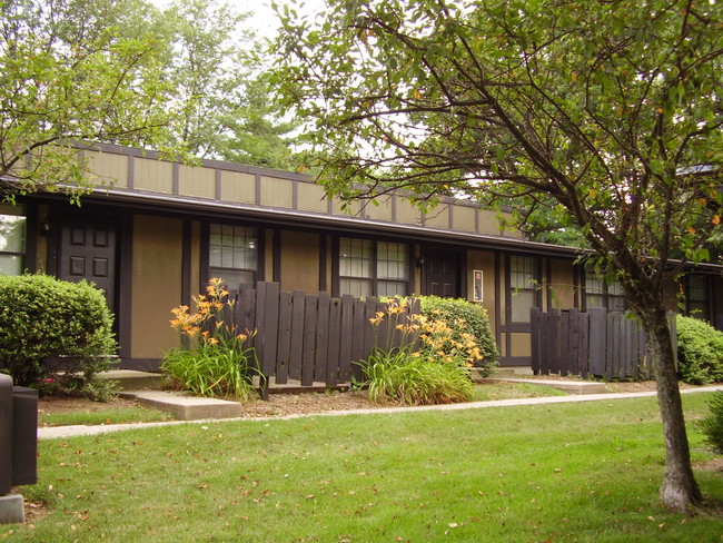 Building Photo - Cedarwood Apartments