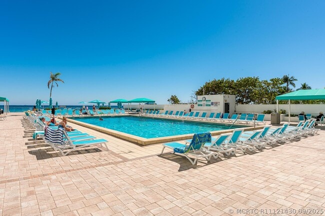 Building Photo - 3725 S Ocean Dr
