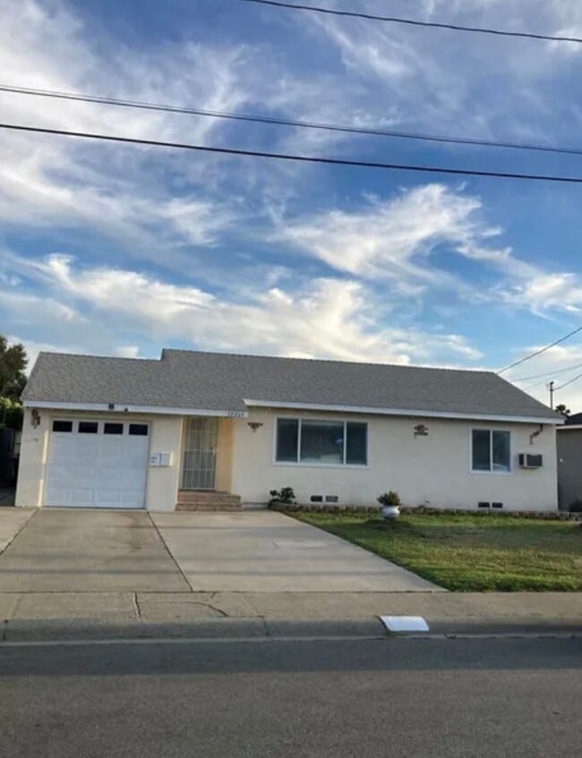 Building Photo - 17263 Owen St