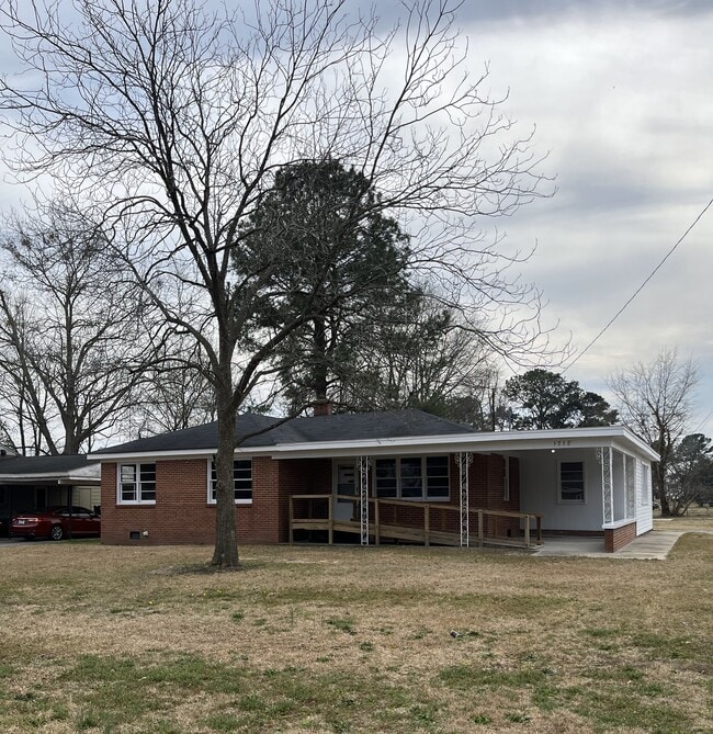 Primary Photo - 1718 US Hwy 70 W