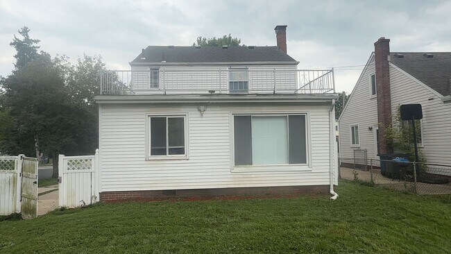 Building Photo - 2206 Dundee Ave