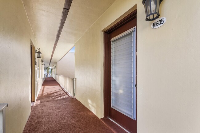 Building Photo - 605 Flanders N