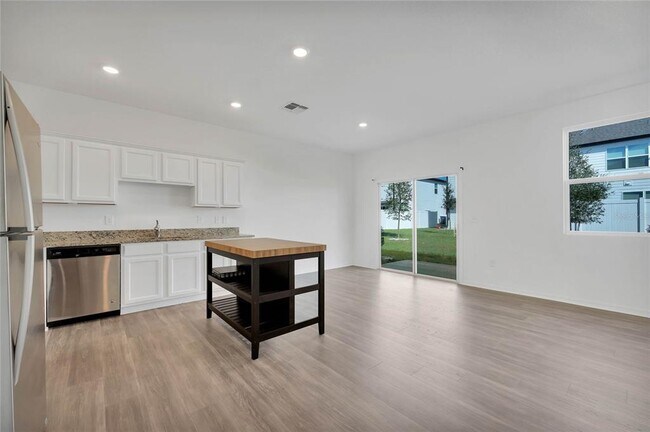 Building Photo - 840 Grandin St