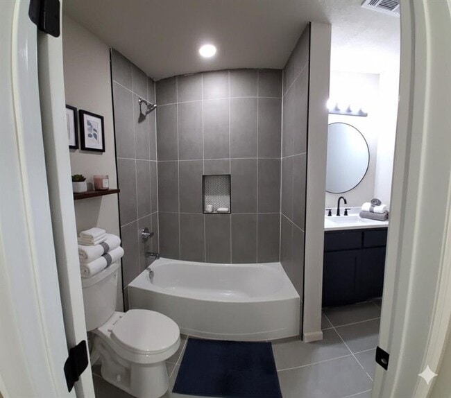 Building Photo - 6121 W 40th St