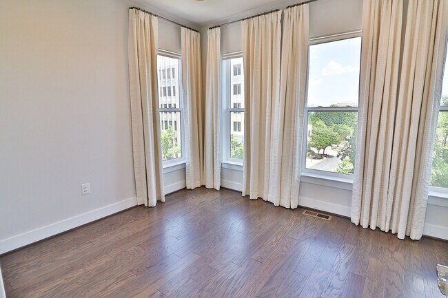 Building Photo - 1424 Piccard Dr