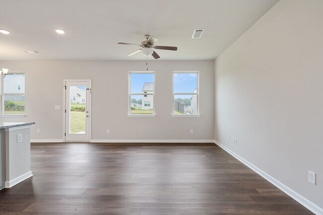 Building Photo - 4 Bed 2.5 Bath Single Family Home in Gaine...