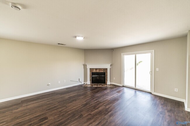 Building Photo - 217 Whitestone Dr NE