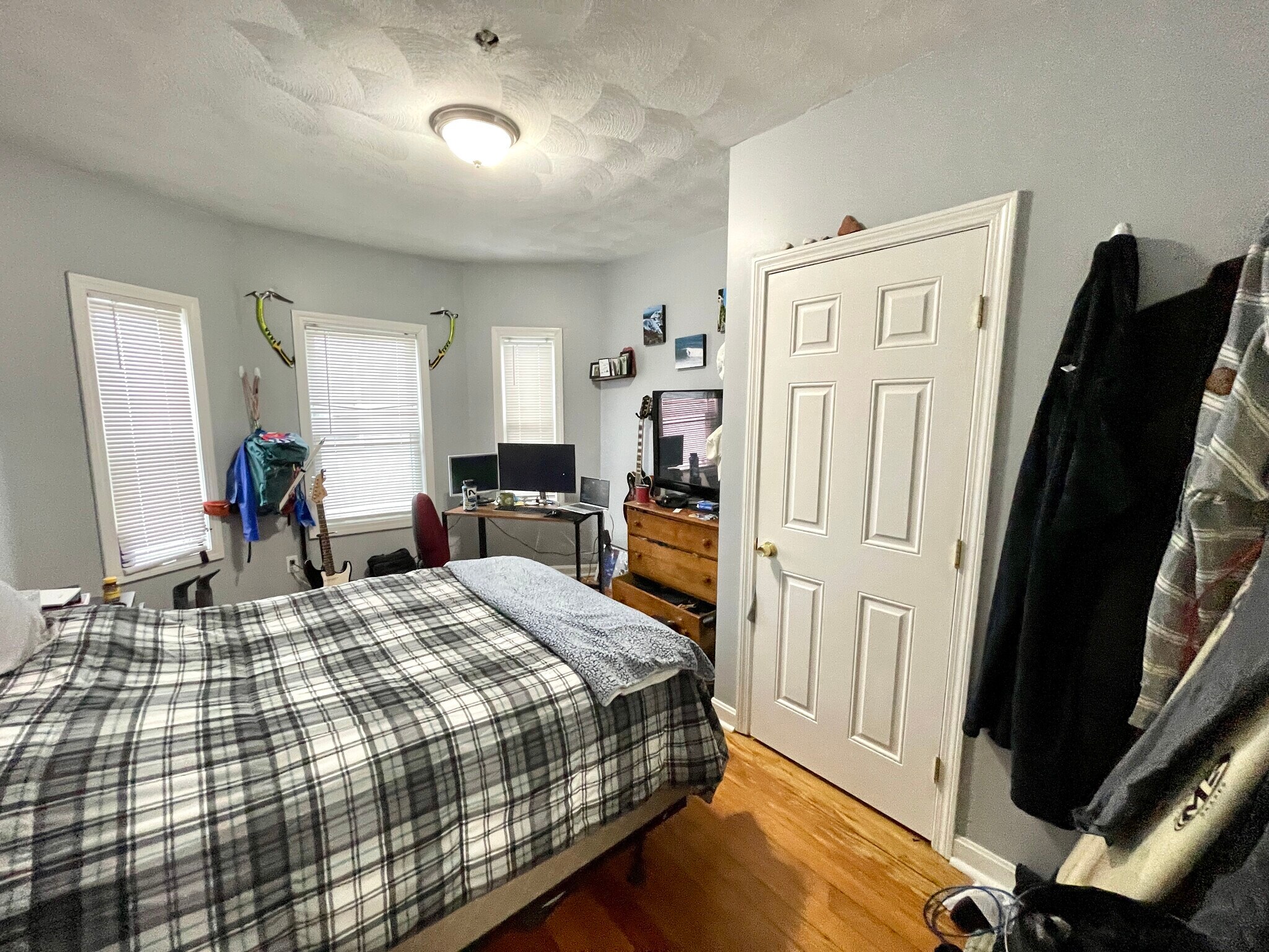 Building Photo - 50 Derby St