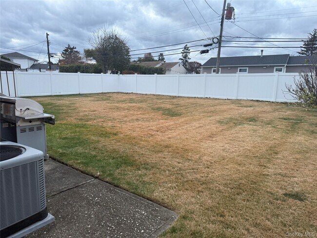 Building Photo - 16 Eileen Ave