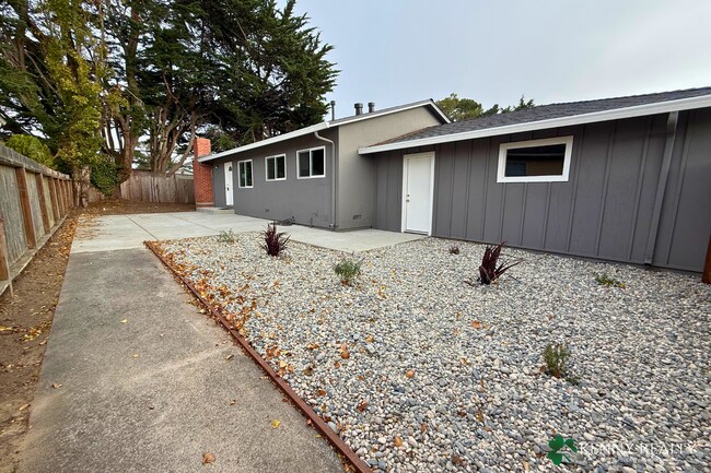 Building Photo - 2490 Fleetwood Dr