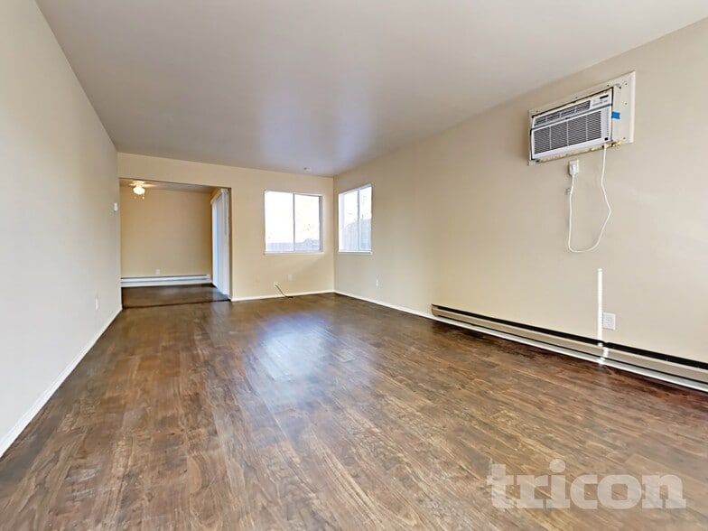 Building Photo - 10069 Lincoln Village Dr