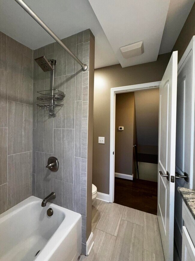 Building Photo - 564 Claymont Dr