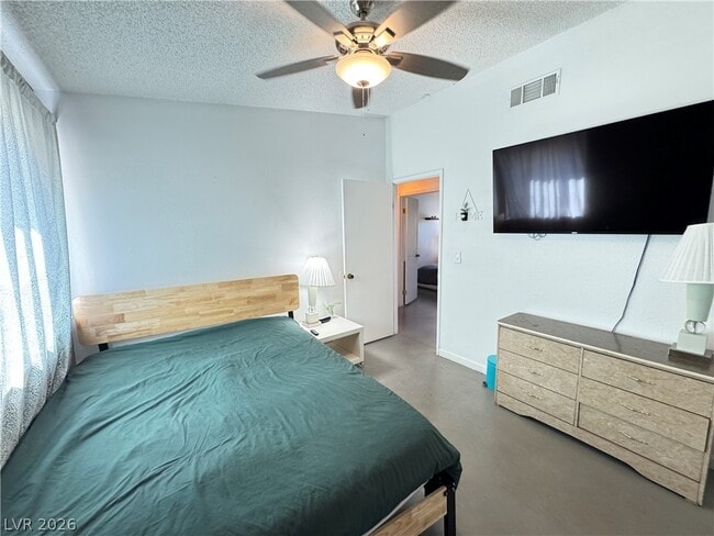 Building Photo - 7267 Sixshooter Dr