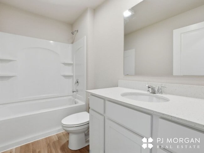 Building Photo - Spacious, Stylish, and Ready for You!