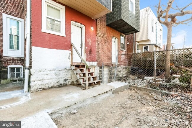 Building Photo - 5627 Hadfield St