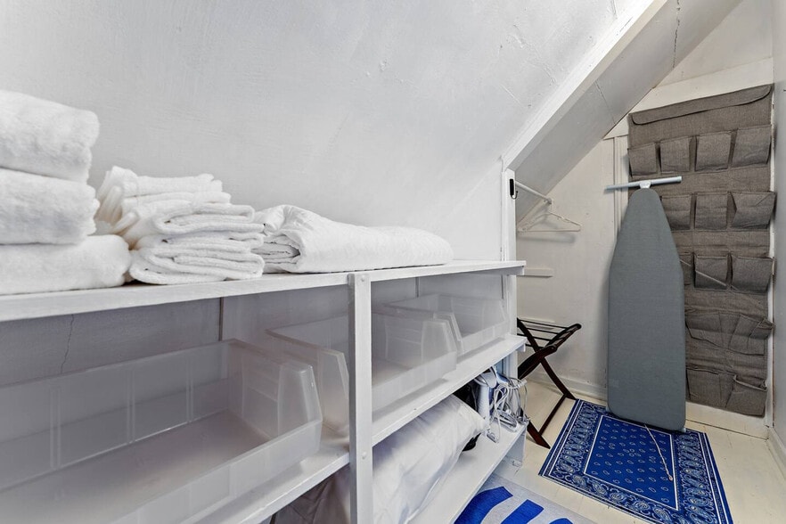 Building Photo - 131 Broadway Ave N