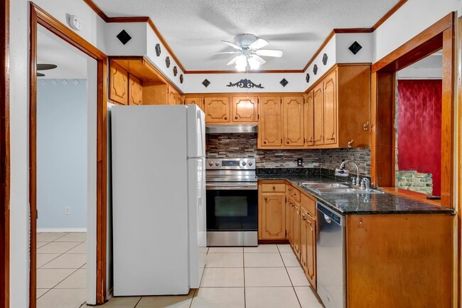 Building Photo - 3532 Spring Hill Ave