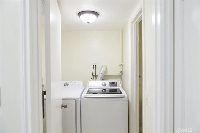 Building Photo - 11115 Slater Ave