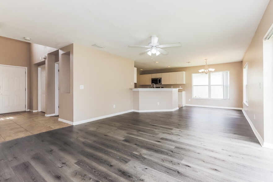 Building Photo - 11237 Cocoa Beach Dr