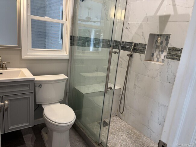 Building Photo - 71 Maple Ave