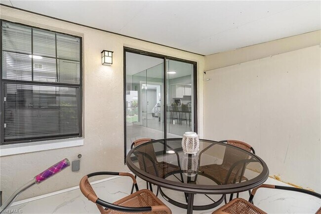 Building Photo - 146 Clyburn Way W