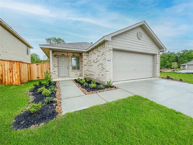 Primary Photo - 1515 Las Cuevas Dr
