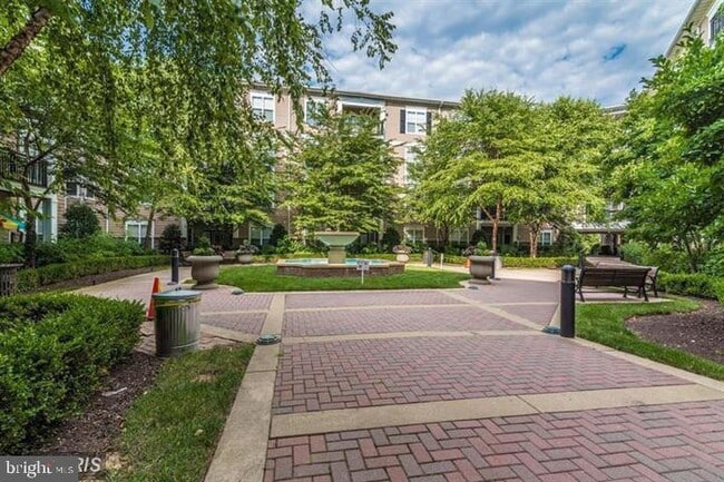 Building Photo - 501 Hungerford Dr