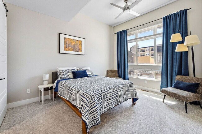 Building Photo - 2869 W Parkside Pl