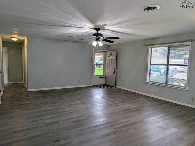Building Photo - 2805 S Bandera Dr
