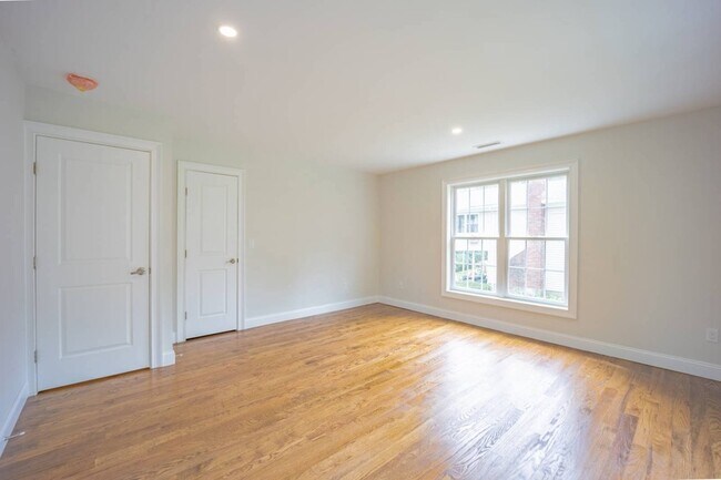 Building Photo - 1 Kewanee Rd