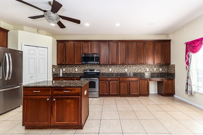 Building Photo - Beautiful 5 Bedroom Two-Story Home for Rent