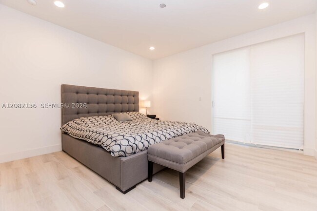 Building Photo - 2875 SW 33rd Ct