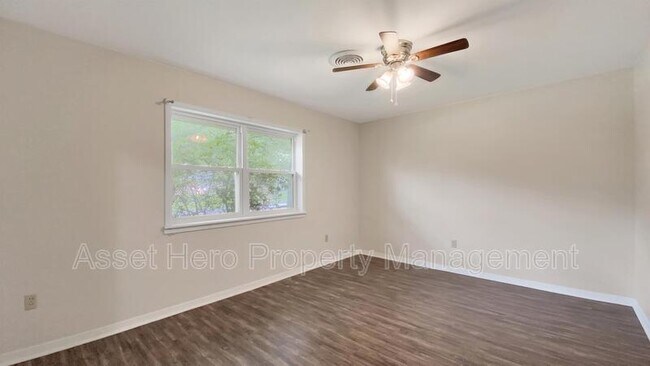 Building Photo - 205 Redmond Dr