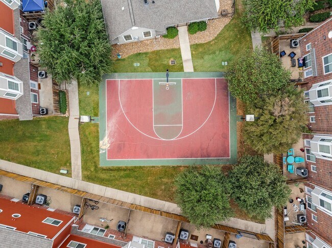 Building Photo - August 2026 Pre-Lease 4 bed Lakeridge - NO CARPET!