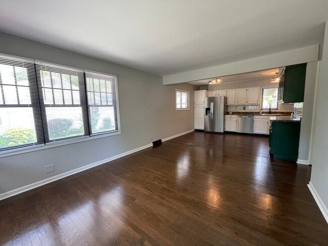 Building Photo - 16819 Forest View Dr