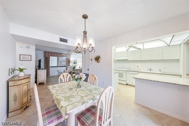 Building Photo - 788 Park Shore Dr