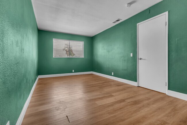 Building Photo - 349 N Eucalyptus Ave