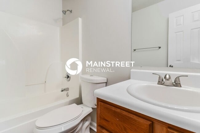 Building Photo - 3 Bedroom Pet-Friendly Home in Riverdale, GA with Main Street Renewal