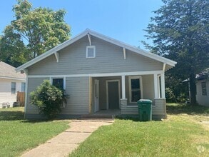 Building Photo - Recently Remodeled 2/1 in Sherman!