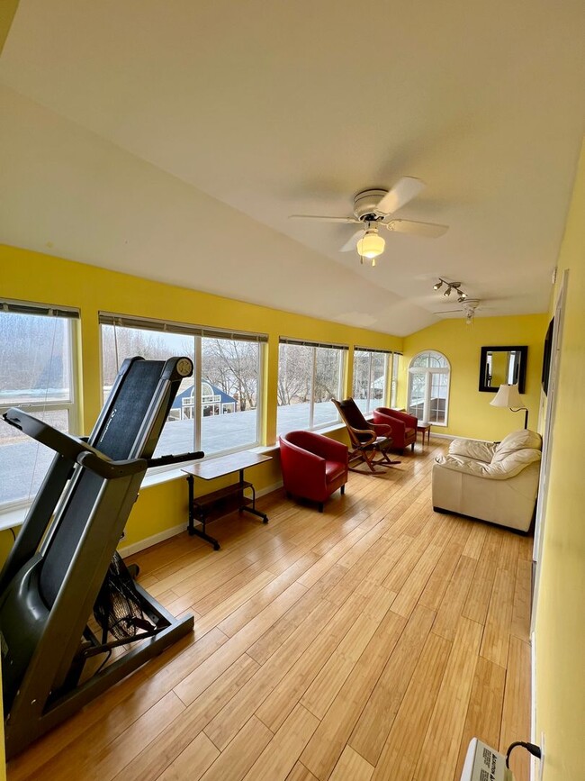 Building Photo - Charming 3-Bedroom Home in Fairbanks / Pet...