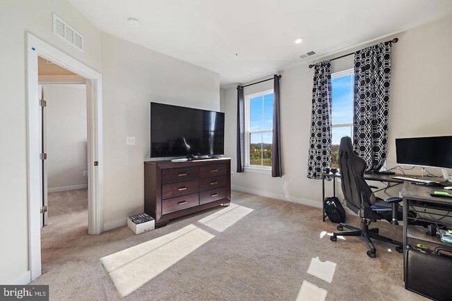 Building Photo - 10046 American Pharoah Ln