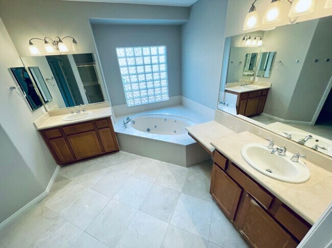 Building Photo - AMAZING SINGLE STORY HOME IN “AGE RESTRICT...