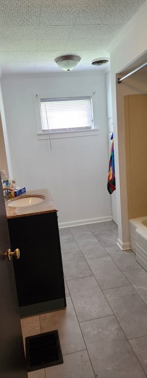 Building Photo - 36 Haendel St