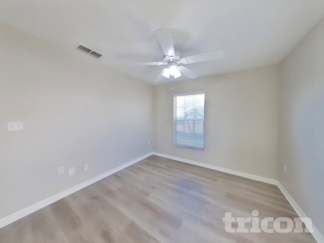 Building Photo - 2342 Sweetwater Blvd