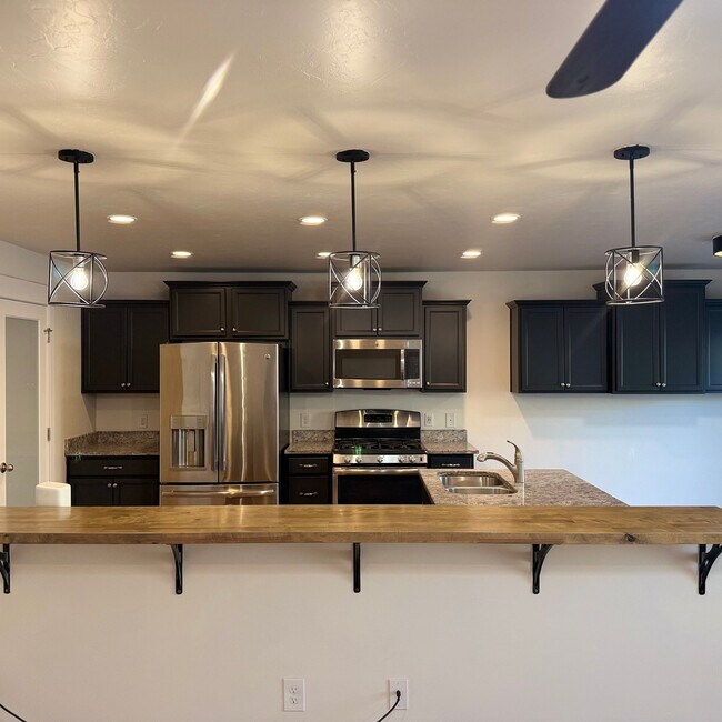 Building Photo - 15083 Gallant Dr